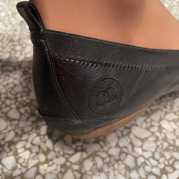 CHANEL Black Leather Flats - Picture 4 of 6